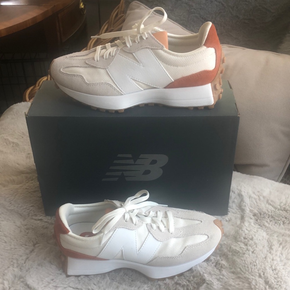 NEW BALANCE 327 SZ 8 LIKE NEW WORN 1X for 2 hrs .. RUST/WHITE